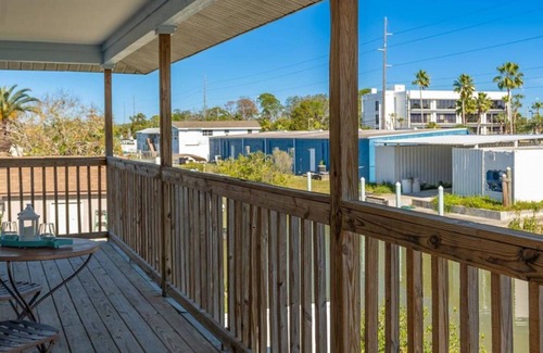 Hudson Beach Estates Casa | Castaway to the Gulf