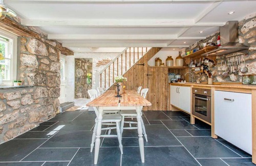 Sennen Cove Cabaña | Castaways, Beach Cottage, Sea View, Garden & Patio