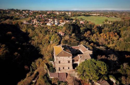 Cassia Casa | Castello Farnese, Roma, sulla Via Francigena