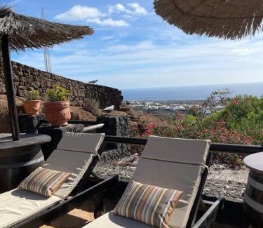Tias Apartamento | Castillo Lanzarote Villa Bentley - Luxury Villa -sleep in a volcanic cave