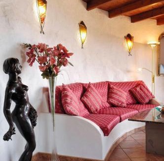 Tias Apartamento | Castillo Lanzarote Villa Bentley - Luxury Villa -sleep in a volcanic cave