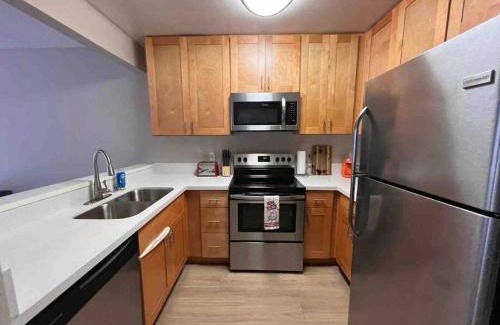 Del Rey Apartamento | Castle 1 bd pool, parking, MDR
