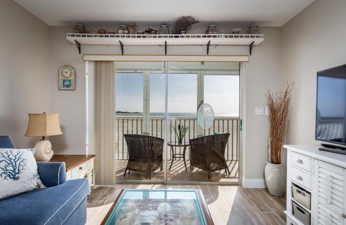 South Island Apartamento | Castle Beach 105, Gulf Front, 2 Bedrooms, , Elevator, Sleeps 6, Heated Pool