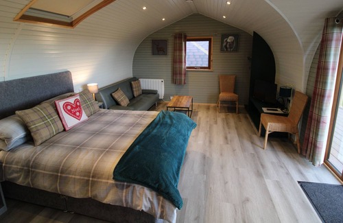 Hayton Cabina | Castle Brae Pod with hot tub, Hayton, Near Hadrian's Wall and Talkin Tarn