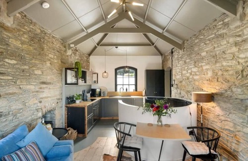 Portreath Otro | Castle by the Beach with Sea Views, Portreath