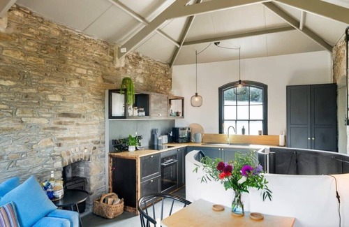 Portreath Otro | Castle by the Beach with Sea Views, Portreath