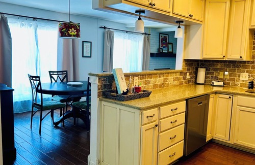 Bentonville Casa | Castle Cove Bentonville ... casa privada con piscina frente a Crystal Bridges