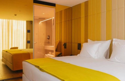 Sao Jorge de Arroios Hotel | Castle Glimpses, Magical Light Show & Pool Bliss—Your Lisbon Retreat Awaits