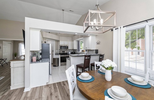 Lexington Condominio | Castle Glow Lex Close to UK and Hospitals