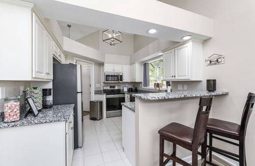 Lexington Condominio | Castle Glow Lex Close to UK and Hospitals