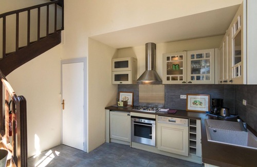Chalais Apartamento | Castillo en Chaleix con Piscina y Vista