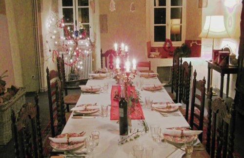 Le Veurdre Casa | Castle in Le Veurdre near Forest and River