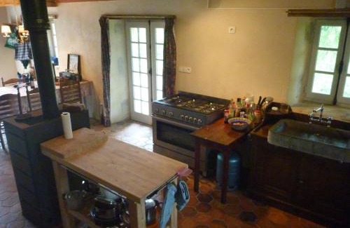 Le Veurdre Casa | Castle in Le Veurdre near Forest and River
