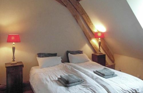 Le Veurdre Casa | Castle in Le Veurdre near Forest and River