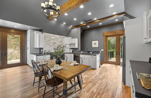 Rapid City Casa | Castle in the Sky- Overlooking Rapid City