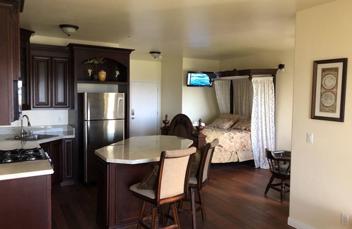 Shelter Cove Apartamento | The Castle Inn of the Lost Coast Knight Suite # 2