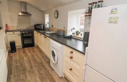 Norham Cabaña | CASTLE KEEP, pet friendly, with open fire in Norham