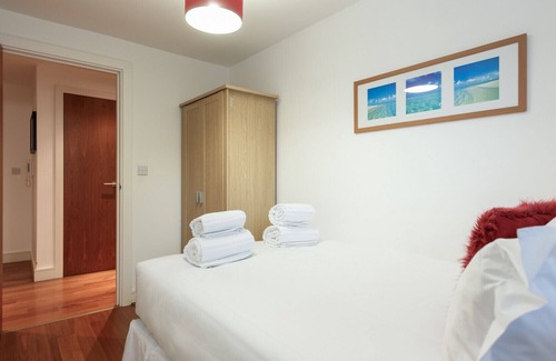 Poole Cabaña | Castle Lanes