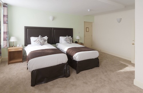 Warwick Hotel | Castle Limes Hotel
