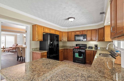 Alpharetta Casa | Castle on Waters Cove Way #41547