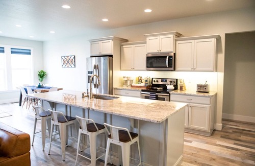 Nampa Casa | Castle Peak home w/HOT TUB, GAME ROOM + COMMUNITY POOL.
