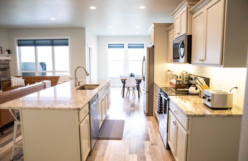 Nampa Casa | Castle Peak home w/HOT TUB, GAME ROOM + COMMUNITY POOL.