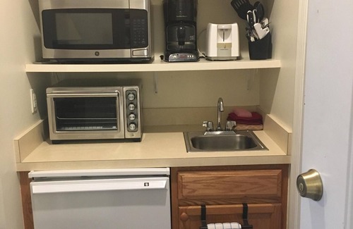 Port Saint Lucie Condominio | Unidad de eficiencia de Castle Pines: ¡10% de descuento en la tarifa base de alquiler solo este mes!