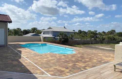 Painters Hill Casa | Castle, pvt pool, hot tub, beach, mini-golf, dock, fishing, ping pong