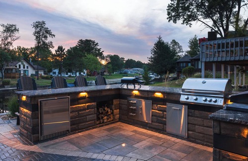 Mauston Casa | Serene Castle Rock Cabin w/Hot Tub