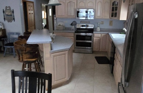 Friendship Casa | Castle Rock Lake area- Large Home-Great Getaway sleeps 12 -14