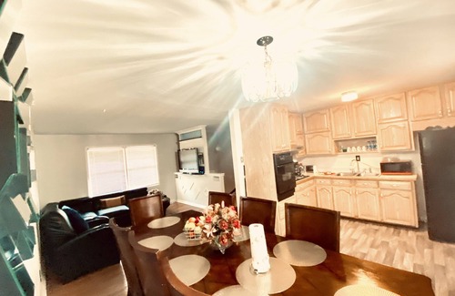 Morrow Casa | 🏰 Castle 🏰 Spacious Luxuries V- Convenience 5bdR/2.5 bT/S-Atlanta GA🛬