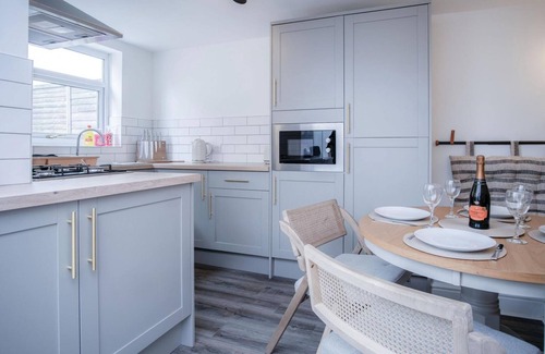 Mumbles Casa | Castle Square - 2 Bedroom Holiday Home - Mumbles