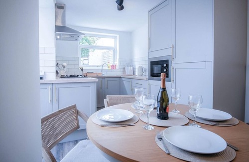Mumbles Casa | Castle Square - 2 Bedroom Holiday Home - Mumbles