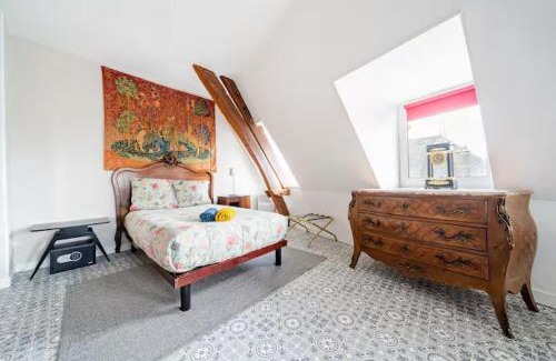 Carrouges Apartamento | Castle View Bright Duplex