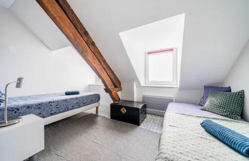 Carrouges Apartamento | Castle View Bright Duplex