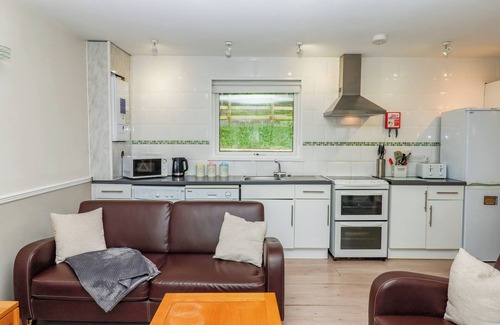 Watermouth Cabaña | CASTLE VIEW LODGE, pet friendly, with pool in Ilfracombe