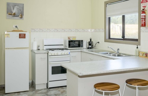Pokolbin Cabina | Casuarina Cabin 8 - 2 bedroom with 2 x queen beds