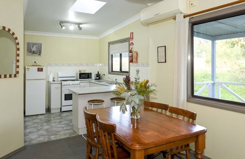 Pokolbin Cabina | Casuarina Cabin 8 - 2 bedroom with 2 x queen beds