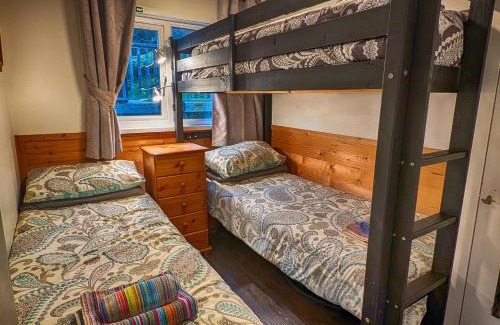 Mumbles Apartamento | Caswell Beach Chalet 70 located in Gower Peninsula