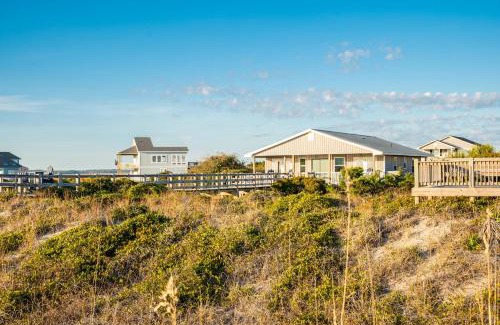 Caswell Beach Casa | Caswell Cabana by Oak Island Accommodations