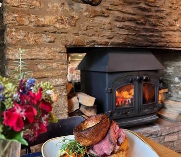 Tetbury Cama Y Desayuno | Cat and Custard Pot Inn