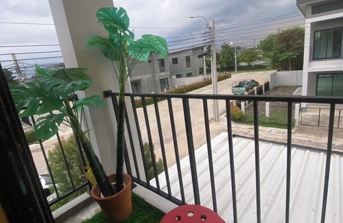 Thap Yao Casa | Cat 's lover townhouse Suvannabhumi Airport .