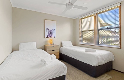 Rathmines Casa | Catalina Bay Getaway / Rathmines