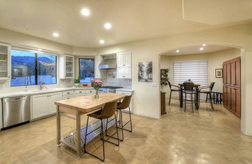 Tucson Casa | Catalina Breeze – Luxury Living with Heated Pool/Spa and Stunning Mountain Views