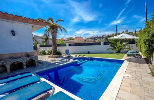 Miami Platja Villa | Catalunya Casas Beach Vibes Villa less than 1km to town and sea!
