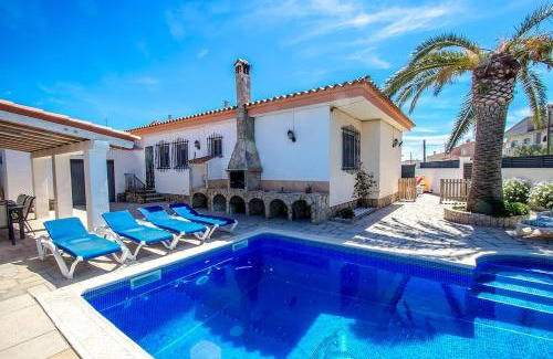 Miami Platja Villa | Catalunya Casas Beach Vibes Villa less than 1km to town and sea!