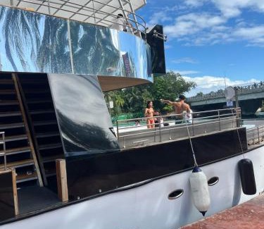 Zona Hotelera Alquiler De Eote | Catamarán de lujo HASTEN