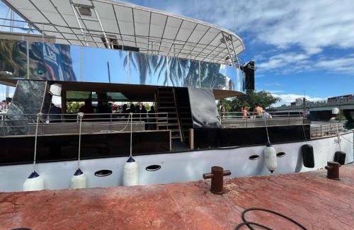 Zona Hotelera Alquiler De Eote | Catamarán de lujo HASTEN