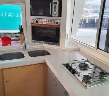Centro de Ibiza Alquiler De Eote | Catamarán y Velero I Centro de Ibiza