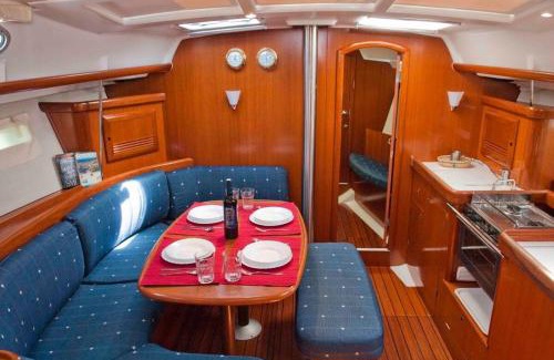 Centro de Ibiza Alquiler De Eote | Catamarán y Velero I Centro de Ibiza